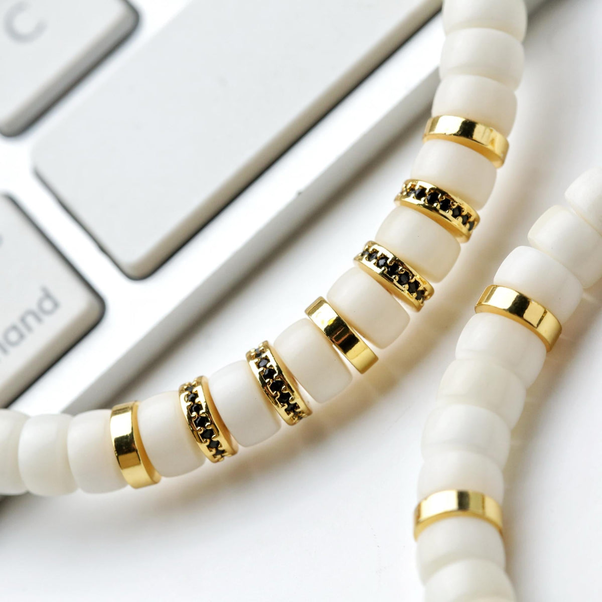KARMANE | PULSERA BODHI NATURAL BLANCO Y NEGRO