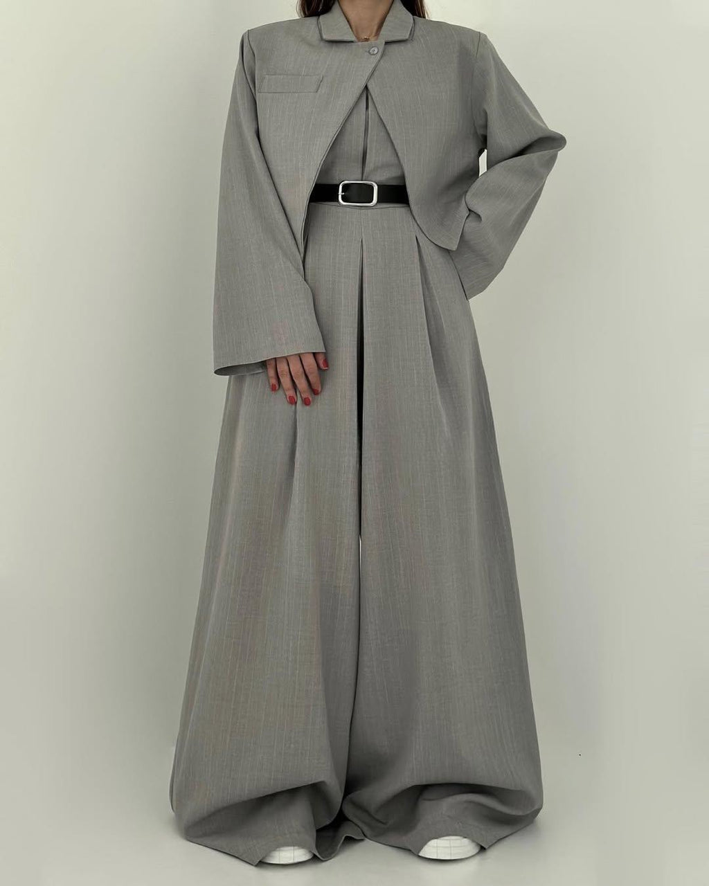 Conjunto de tacto suave compuesto por un mono de pierna ancha y una chaqueta