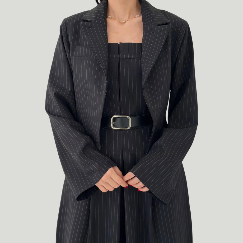 Conjunto de tacto suave compuesto por un mono de pierna ancha y una chaqueta