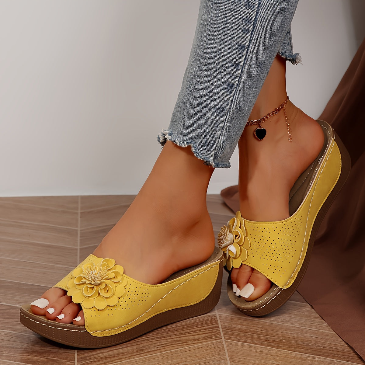 Andalucía | Mules Florales con Cuña Cómoda