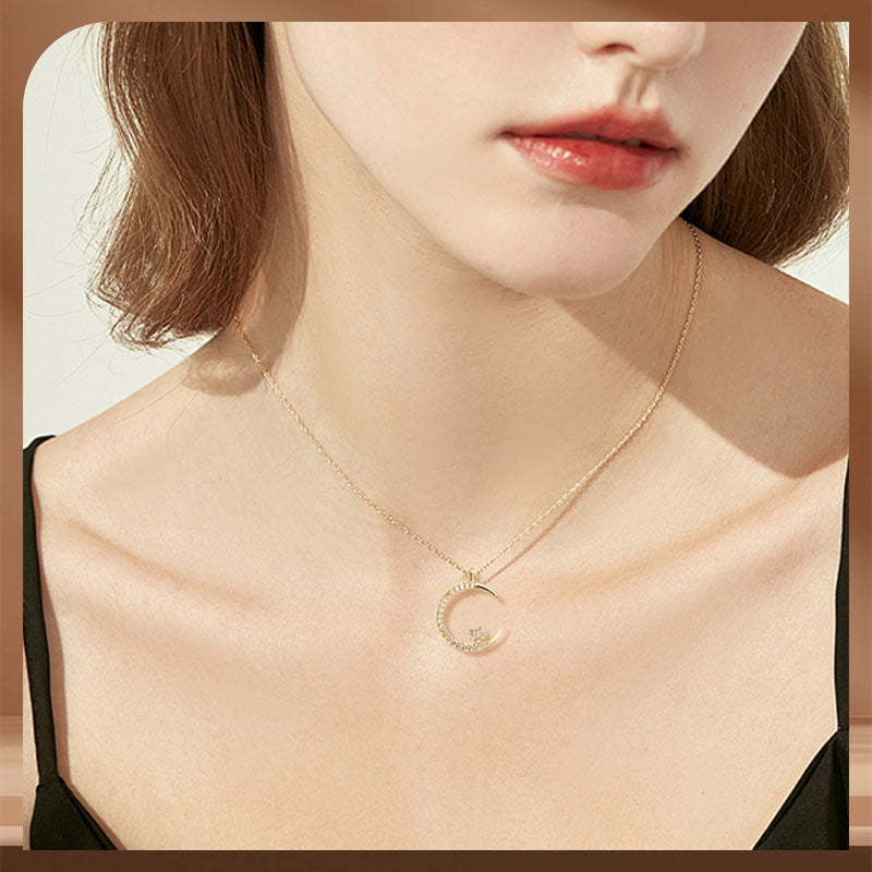Collar con colgante de luna y estrella