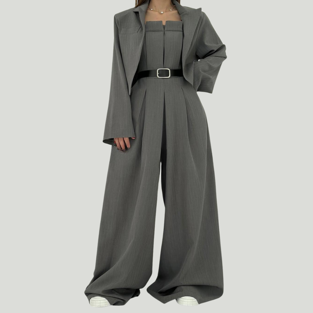 Conjunto de tacto suave compuesto por un mono de pierna ancha y una chaqueta