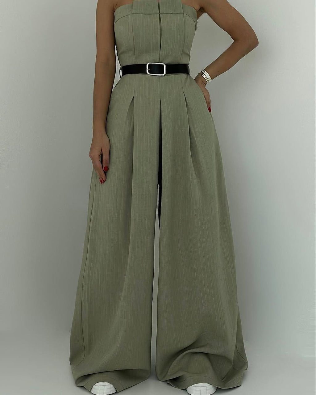 Conjunto de tacto suave compuesto por un mono de pierna ancha y una chaqueta
