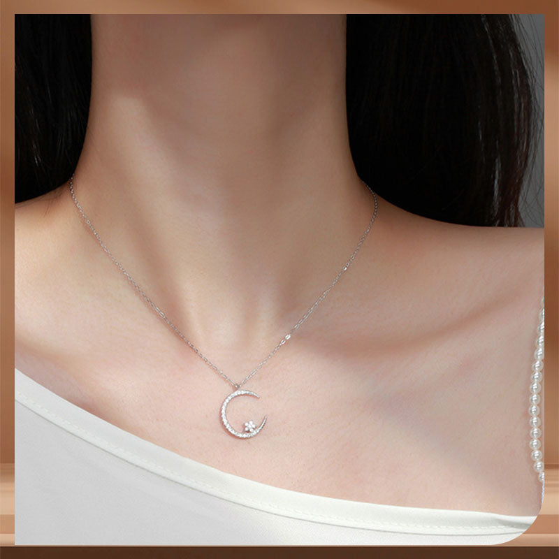 Collar con colgante de luna y estrella