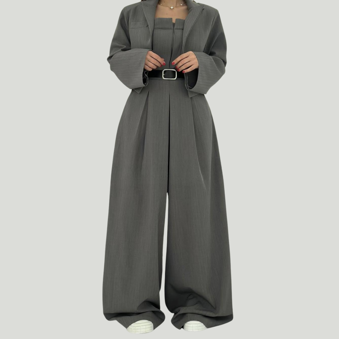 Conjunto de tacto suave compuesto por un mono de pierna ancha y una chaqueta