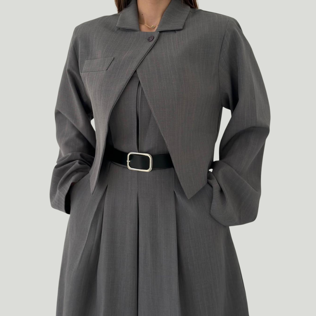 Conjunto de tacto suave compuesto por un mono de pierna ancha y una chaqueta