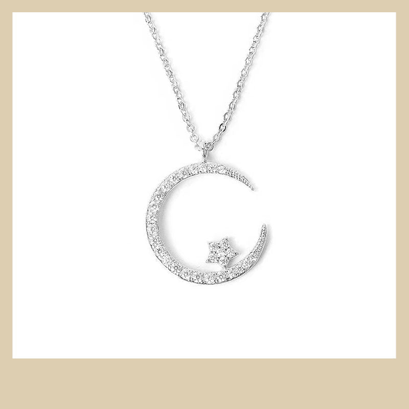 Collar con colgante de luna y estrella