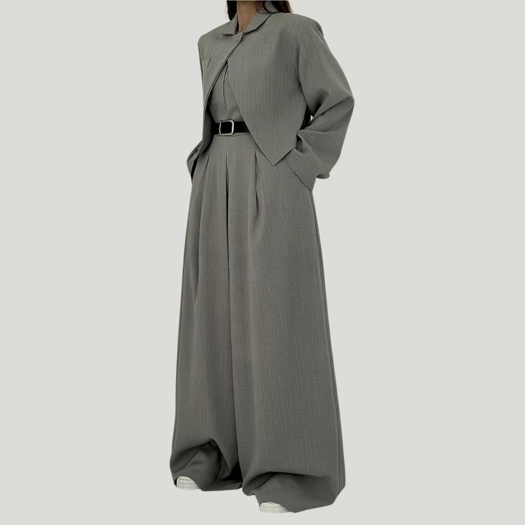 Conjunto de tacto suave compuesto por un mono de pierna ancha y una chaqueta