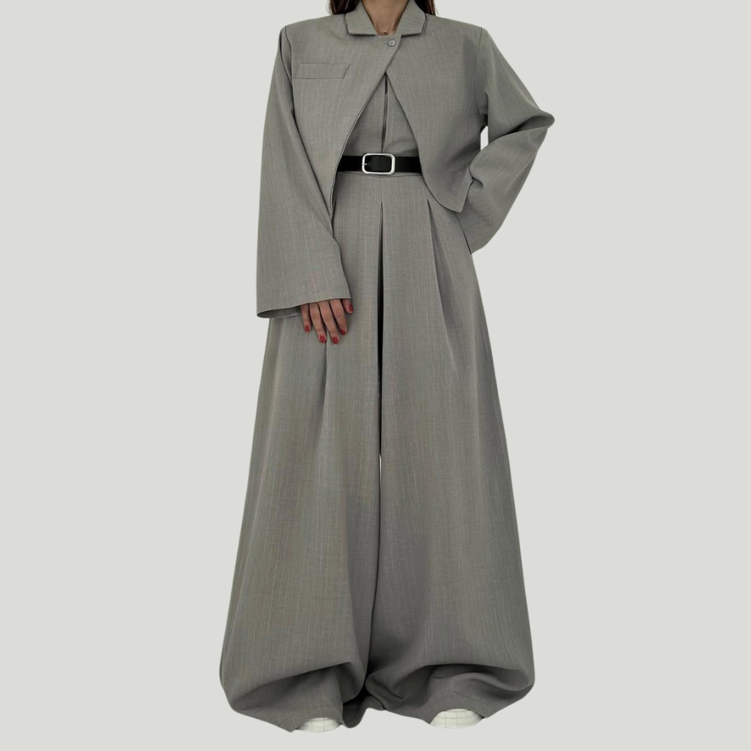Conjunto de tacto suave compuesto por un mono de pierna ancha y una chaqueta