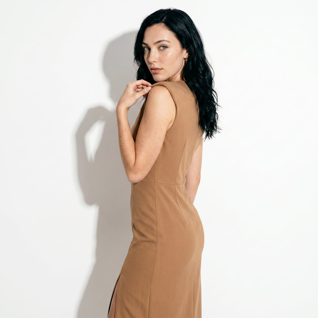 Vestido elegante con abertura
