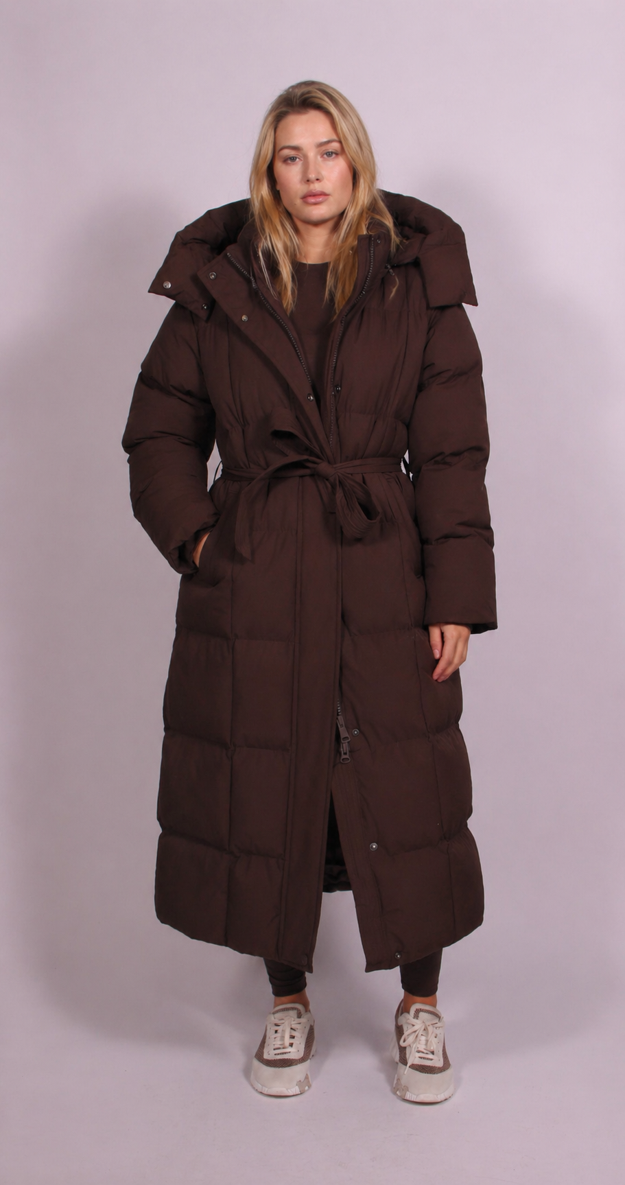 Chaqueta puffer larga con cinturón