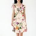Vestido elegante fluido con volantes