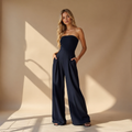 Mono strapless sofisticado con corte fluido