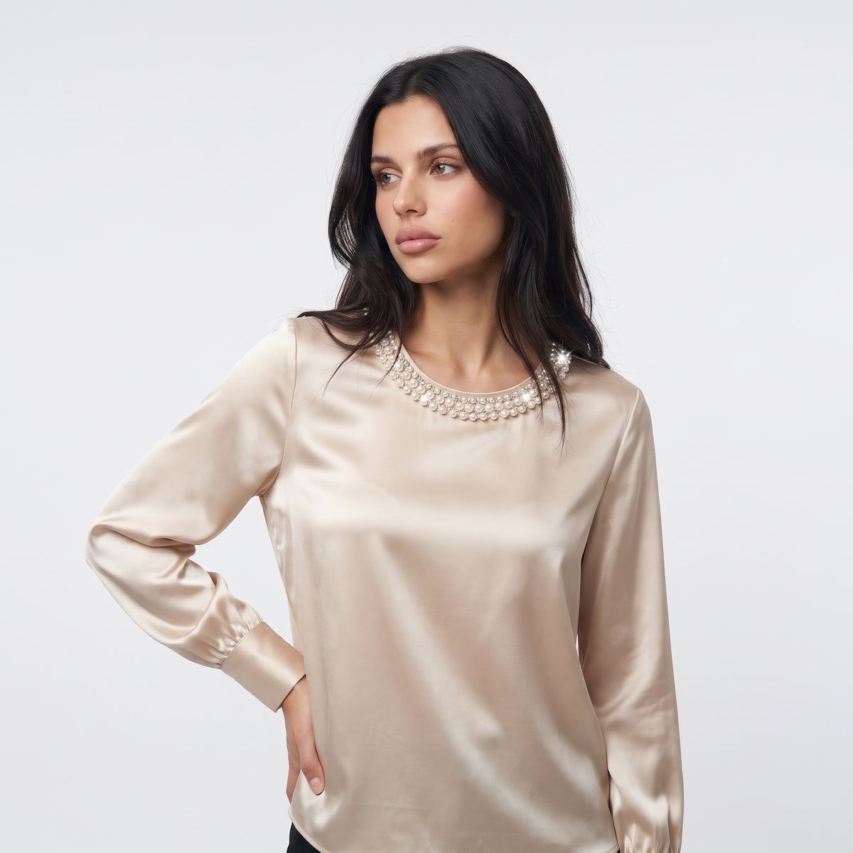 PERLESOIE | BLUSA DE SATEN CON PERLAS