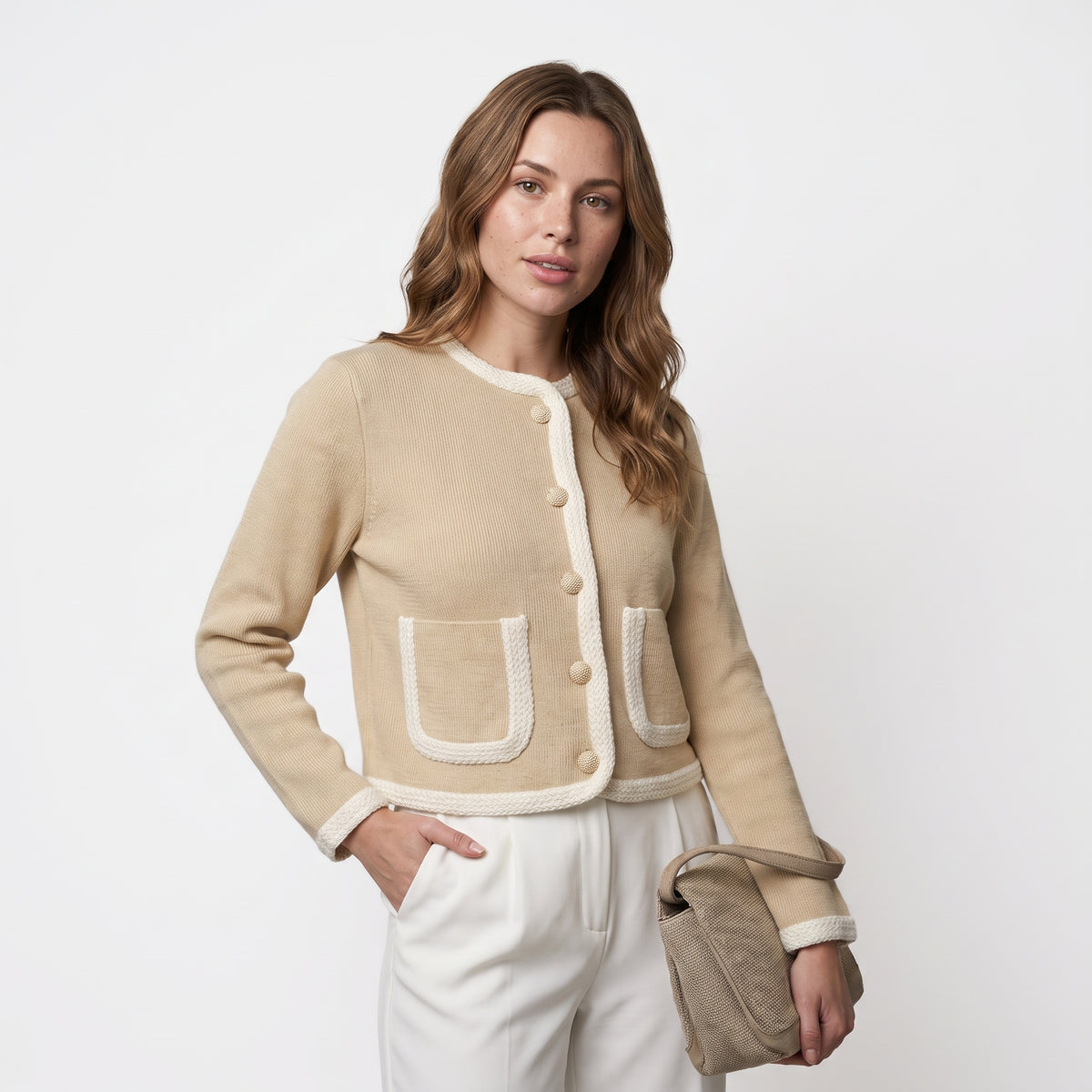 ANOUK | SUÉTER CLÁSICO CON BOLSILLOS DECORATIVOS