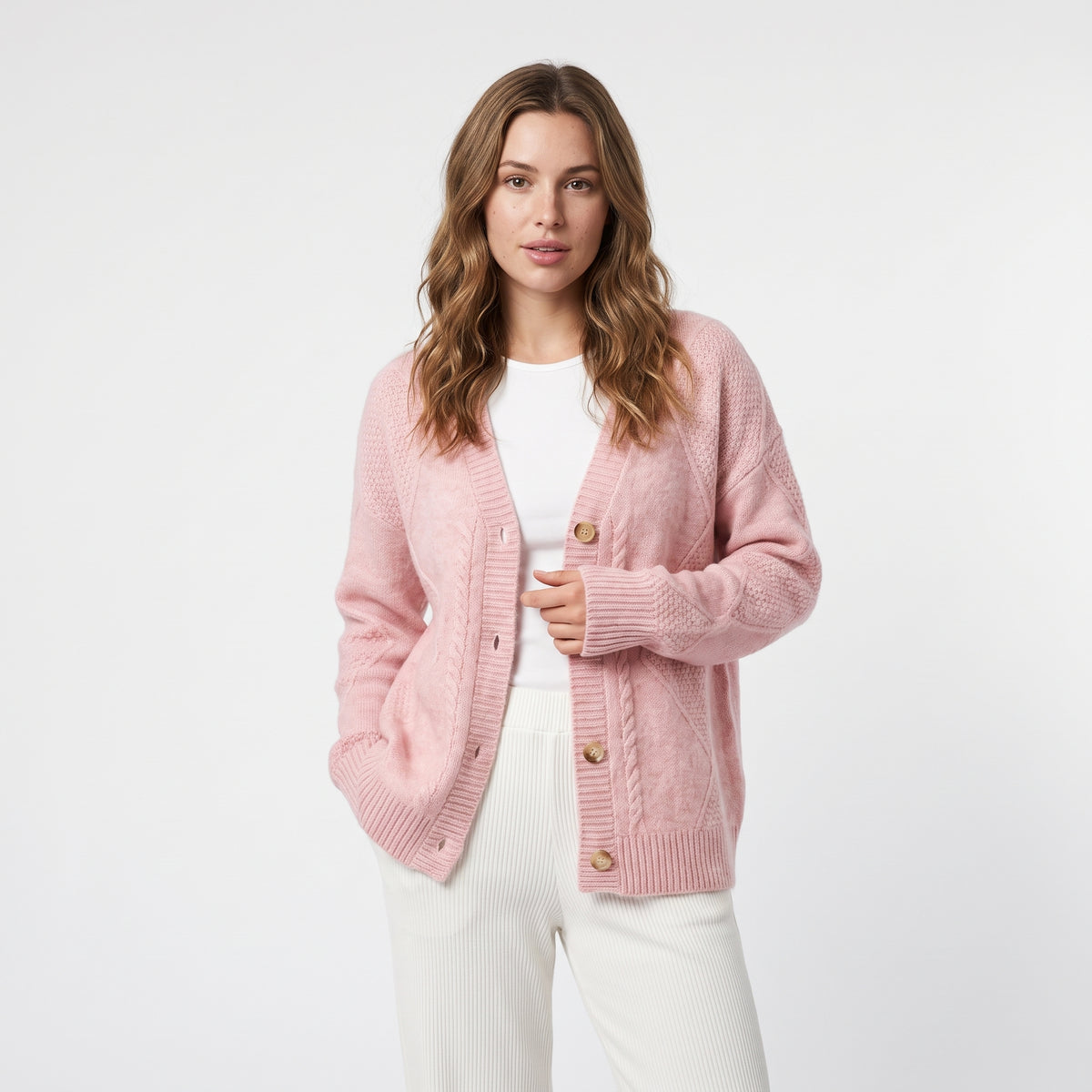 BLONDINE | CARDIGAN CLASICO CON ESCOTE EN V