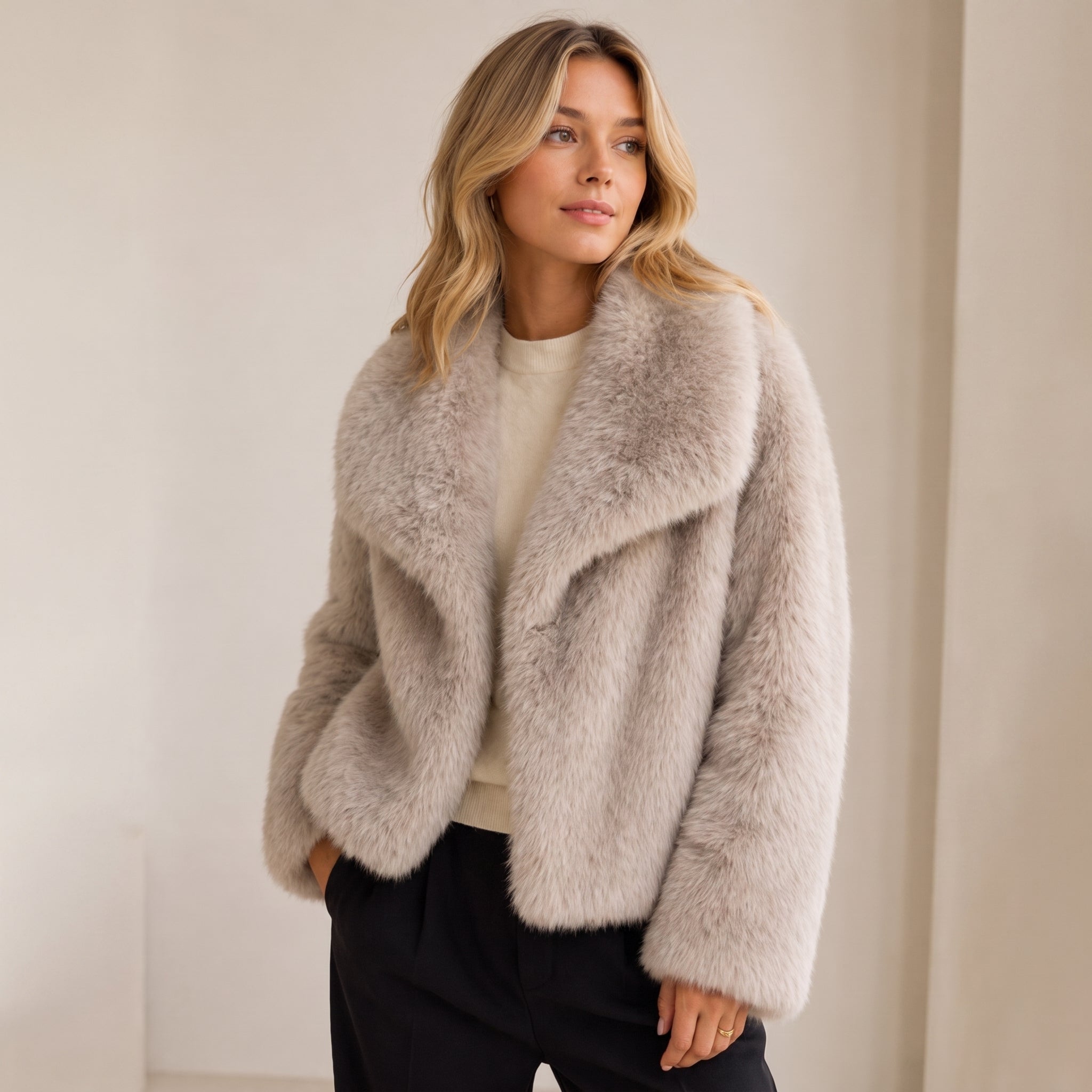Chaqueta de pelo sintético elegante
