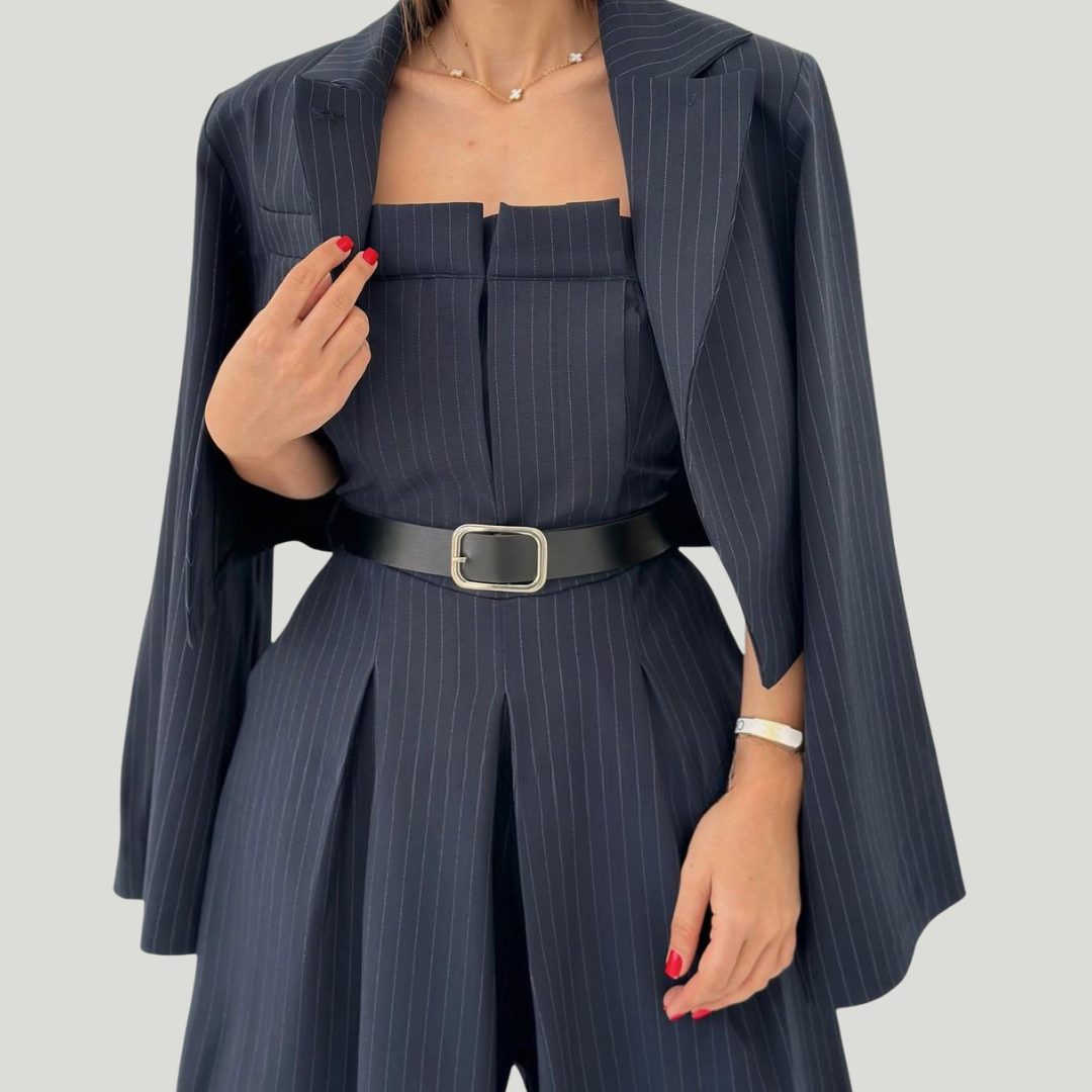 Conjunto de tacto suave compuesto por un mono de pierna ancha y una chaqueta