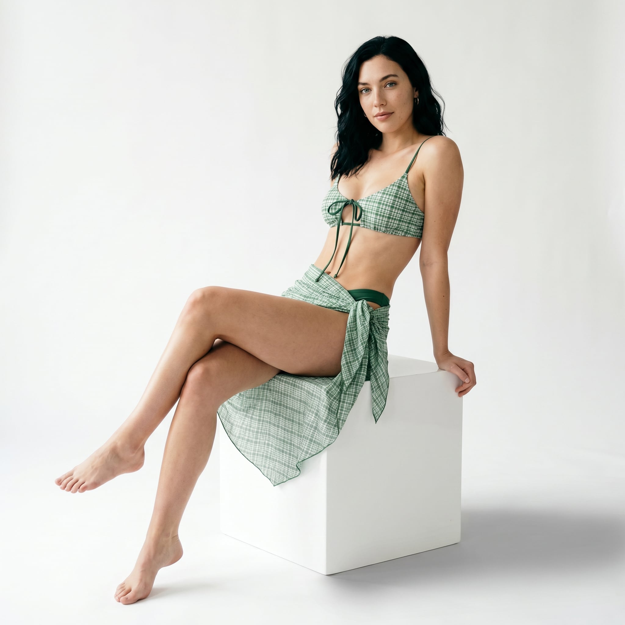 Set Bikini de Tres Piezas a Cuadros Verde con Amarre Frontal