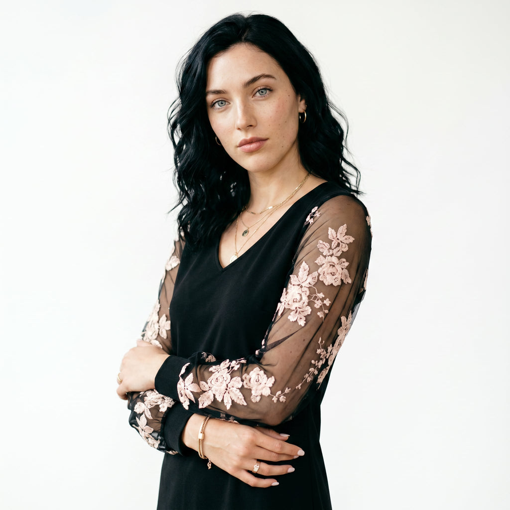 Vestido con mangas de encaje