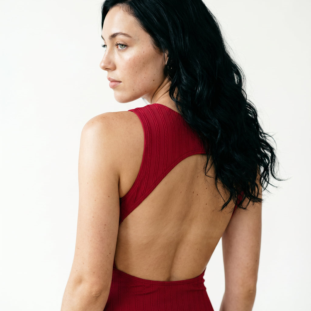 Traje de Baño Entero Vintage en Rojo Vino con Detalle de Cadena