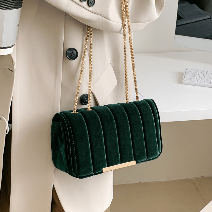 VELOURCHAINE | CLUTCH DE TERCIOPELO CON CADENA