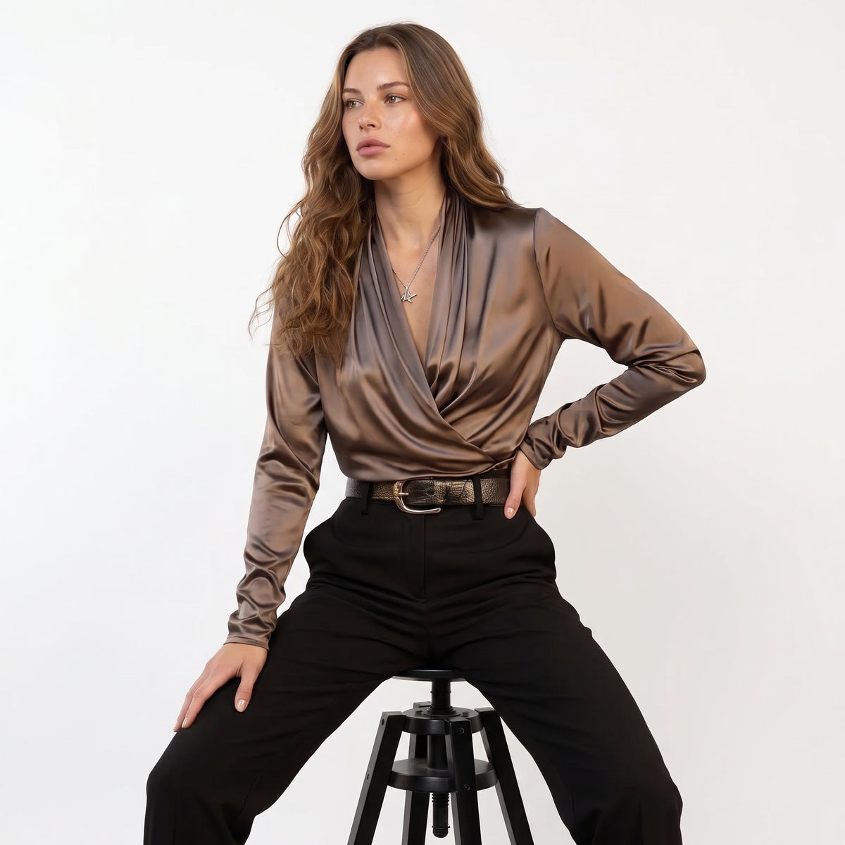 ISOLDE | BLUSA DE ELEGANCIA DRAPADA EN SATÉN