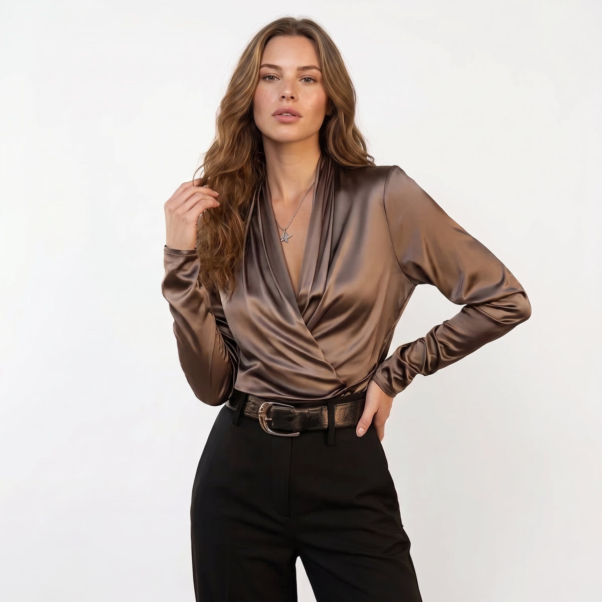 ISOLDE | BLUSA DE ELEGANCIA DRAPADA EN SATÉN
