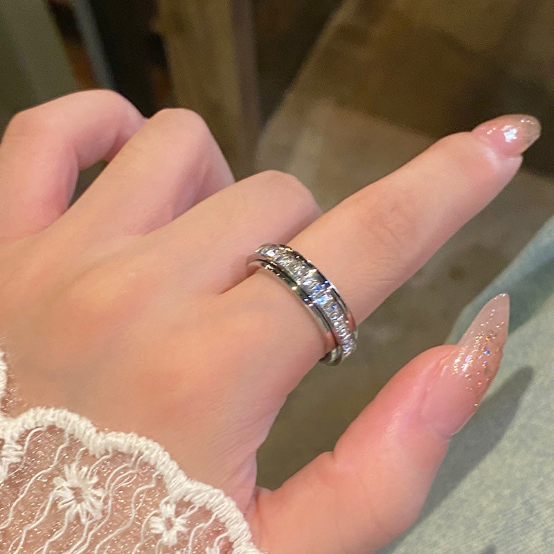 Elegante anillo de cristal