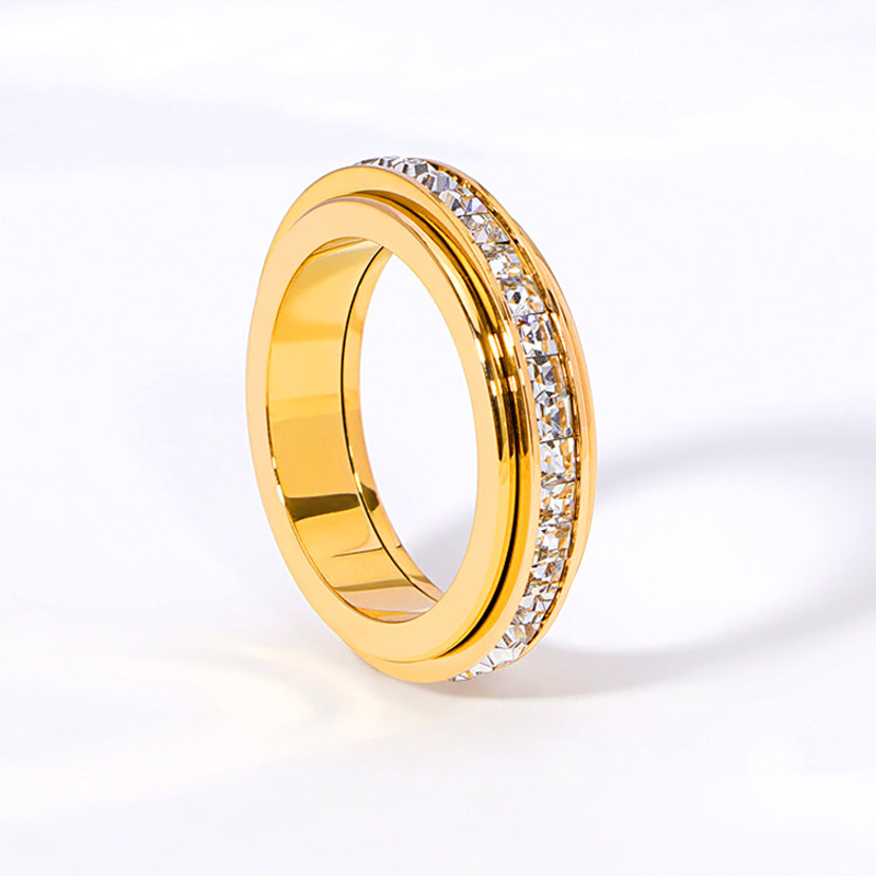 Elegante anillo de cristal